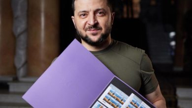 Photo of Kiev: După vestea scufundării, ucrainenii stau la coadă pentru a cumpăra timbre poștale cu crucișătorul Moscova