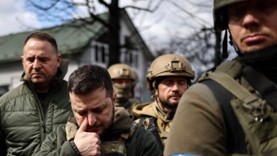 Photo of foto | Zelenski s-a dus să vadă cu ochii lui masacrul de la Bucea: „Să arătați lumii ce face Federația Rusă aici”