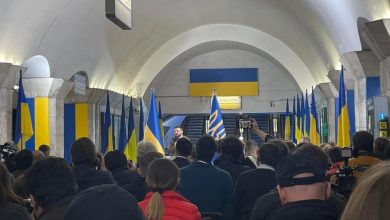 Photo of Zelenski, conferință de presă într-o stație de metrou: Negocierile cu Moscova vor fi abandonate dacă oamenii din Mariupol sunt ucişi