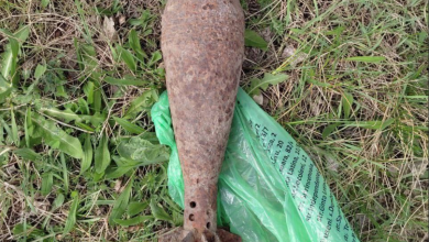 Photo of foto | Surpriză la Sângera: O elevă a adus pentru muzeul liceului un obuz pe care l-a găsit în gospodărie