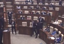 Photo of Ambulanța a fost chemată la Parlament. Deputatului Radu Mudreac i s-a făcut rău în plenul Legislativului