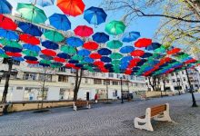 Photo of Pe strada pietonală din Chișinău au apărut umbrele multicolore