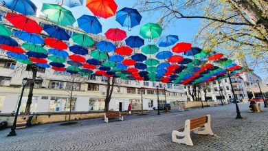 Photo of Pe strada pietonală din Chișinău au apărut umbrele multicolore