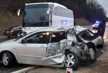 Photo of foto | Un autocar și o mașină s-au ciocnit violent pe traseul Chișinău-Hîncești. Trei persoane au ajuns la spital