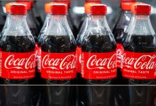 Photo of foto | Design nou al sticlelor de Coca-Cola din Marea Britanie. De ce capacul nu li se mai desprinde