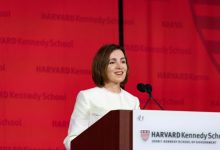 Photo of video | Sandu, discurs la Harvard Kennedy School: „Dacă vreți să trăiți într-o lume mai bună, vă îndemn să vă implicați în formarea ei”