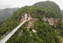 Photo of foto | Vietnam inaugurează cel mai lung pod de sticlă din lume. Pasarela e suspendată la 150 de metri deasupra solului