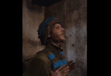 Photo of video | Un militar ucrainean cântă „Stefania” din buncărele Azovstal, pe fundalul bombardametelor rușilor