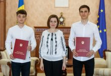 Photo of Doi elevi din Chișinău, premiați la Președinție: Au devenit laureați ai unui prestigios concurs de științe și inginerie din SUA