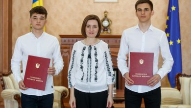 Photo of Doi elevi din Chișinău, premiați la Președinție: Au devenit laureați ai unui prestigios concurs de științe și inginerie din SUA