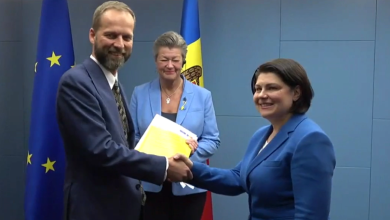 Photo of video | Cu un pas mai aproape de UE! R. Moldova a transmis a doua parte a chestionarului de aderare
