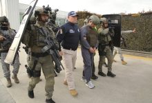 Photo of video | Cel mai periculos traficant de droguri din lume, extrădat în SUA. „Otoniel” a fost escortat în condiții de maximă securitate