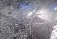 Photo of video | Drona Bayraktar lovește din nou. Un elicopter rusesc a fost distrus pe Insula Șerpilor, chiar în timp ce descărca trupe