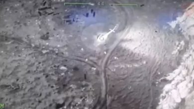 Photo of video | Drona Bayraktar lovește din nou. Un elicopter rusesc a fost distrus pe Insula Șerpilor, chiar în timp ce descărca trupe