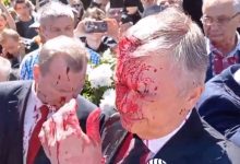Photo of video | Ambasadorul rus în Polonia, stropit de manifestanți cu vopsea roșie la Varșovia