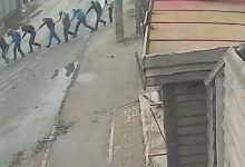 Photo of video | NYT publică imagini cu ruși care ucid civili în Bucea. S-au găsit dovezi care arată identitatea soldaților