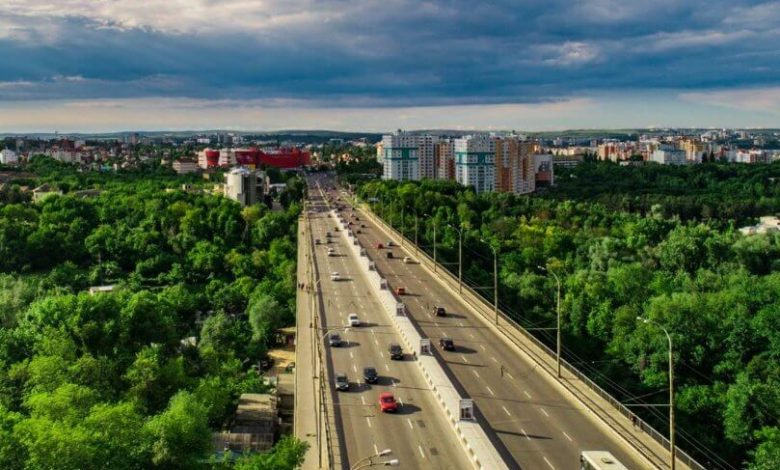 Photo of Un bărbat s-ar fi aruncat în gol de pe viaductul de la Botanica. Polițiștii nu au găsit mesaj de adio