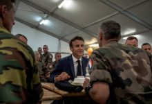 Photo of A refuzat hotelul. Macron a dormit într-un cort în vizita sa din România