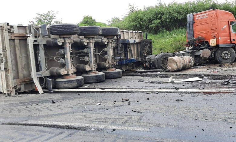 Photo of update, foto | O manevră de depășire nereușită ar fi cauza tamponării celor două camioane la Ialoveni