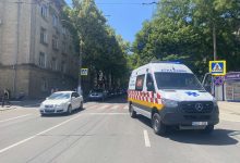 Photo of video, foto | O adolescentă din Bălți a fost lovită de o ambulanță pe trecerea de pietoni