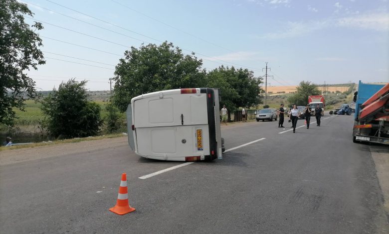 Photo of foto | Accident în apropiere de Florești cu implicarea unui vehicul de rută. Trei pasageri au ajuns la spital