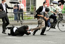 Photo of video | Asasinarea fostului premier japonez: 2,5 secunde i-ar fi putut salva viața. Ce greșeală a făcut de garda de corp a lui Shinzo Abe