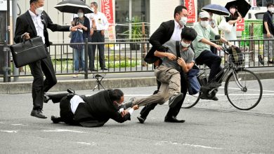 Photo of video | Asasinarea fostului premier japonez: 2,5 secunde i-ar fi putut salva viața. Ce greșeală a făcut de garda de corp a lui Shinzo Abe