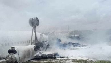 Photo of video | Un avion s-a răsturnat și a luat foc după aterizarea pe un aeroport