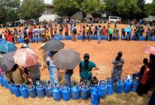 Photo of foto, video | Stare de urgență în Sri Lanka: Protestatarii au intrat cu forța în biroul premierului