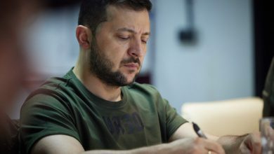 Photo of Zelenski a ordonat ridicarea interdicției de circulație pentru bărbații care au vârsta de înrolare în armată