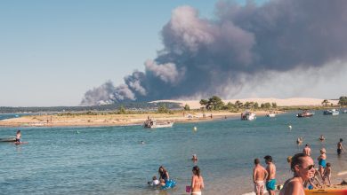 Photo of foto | Mii de turiști, evacuați în sud-vestul Franței din cauza incendiilor: Circa 600 de pompieri luptă cu flăcările
