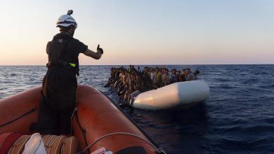 Photo of Peste 1000 de migranți salvați aşteaptă pe nave ale ONG-urilor să fie lăsați să debarce în Europa