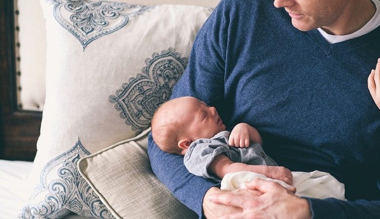 Photo of Votat în Parlament. Tații își vor putea lua concediu paternal până la 12 luni