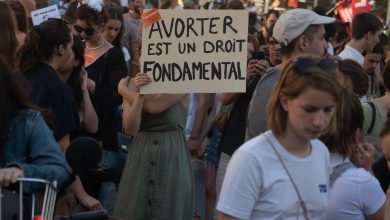 Photo of Europarlamentarii cer ca dreptul la avort să fie înscris în Carta drepturilor fundamentale a UE, în contextul controverselor din SUA