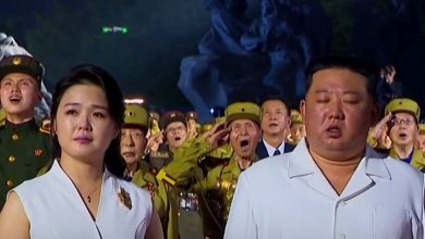 Photo of video | Soția liderului Coreei de Nord plânge în timp ce Kim Jong Un cântă imnul țării