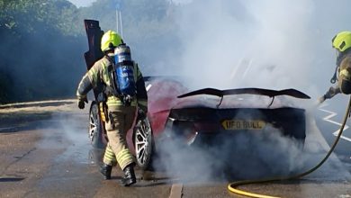 Photo of foto | Un Lamborghini a luat foc în timp ce șoferul își plimba fiica pe autostradă. Primul lucru făcut de bărbat