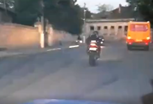 Photo of video | Orhei: Un motociclist a încercat să fugă de polițiști după ce nu ar fi cedat trecerea unui pieton