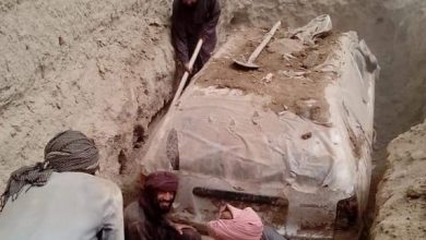 Photo of foto | Talibanii au dezgropat mașina fondatorului lor, pe care au ascuns-o de americani acum 20 de ani