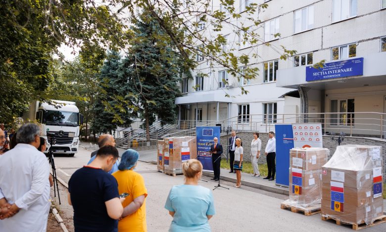 Photo of Polonia a oferit Institutului Mamei și Copilului echipamente medicale în valoare de peste 400.000 de euro