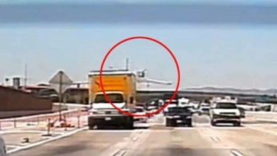 Photo of video | Momentul în care un avion se prăbușește pe o autostradă din California