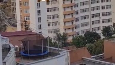 Photo of foto | Cu trambulina pe acoperișul unui bloc de 17 etaje. Polițiștii din capitală, sesizați de localnici