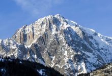 Photo of Câțiva români au încercat să urce pe muntele Mont Blanc în teniși și șorțuri. Primarul cere depozite pentru salvare și înmormântare