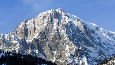 Photo of Câțiva români au încercat să urce pe muntele Mont Blanc în teniși și șorțuri. Primarul cere depozite pentru salvare și înmormântare