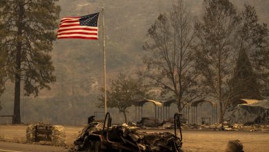 Photo of foto | Doi oameni au ars în propria mașină, pe aleea casei. Incendiul din California se extinde atât de rapid, că oamenii nu mai apucă să fugă