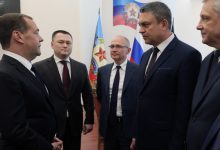 Photo of Fostul preşedinte rus Dmitri Medvedev a vizitat regiunile separatiste din estul Ucrainei. Ce anunțuri a făcut