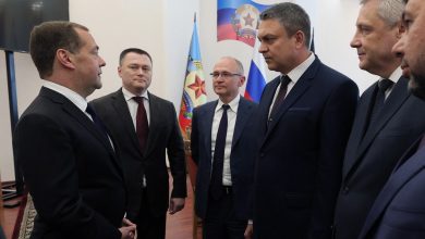 Photo of Fostul preşedinte rus Dmitri Medvedev a vizitat regiunile separatiste din estul Ucrainei. Ce anunțuri a făcut