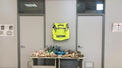 Photo of Peste 20 kg de nisip de pe plajele din Sardinia, găsite în bagajele turiştilor