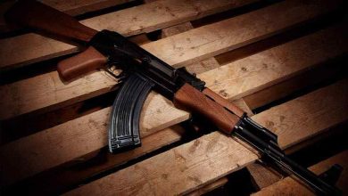 Photo of Caz bizar de spionaj în Albania: Doi ruși și un ucrainean au încercat să intre într-o fabrică unde se produc mitraliere Kalașnikov