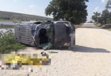 Photo of Accident grav la Hîncești: Un șofer a decedat după ce vehiculul său a derapat și s-a inversat. Pasagera, transportată la spital