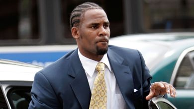 Photo of R. Kelly, găsit vinovat de pornografie infantilă: Starul riscă să fie condamnat la închisoare pe viață